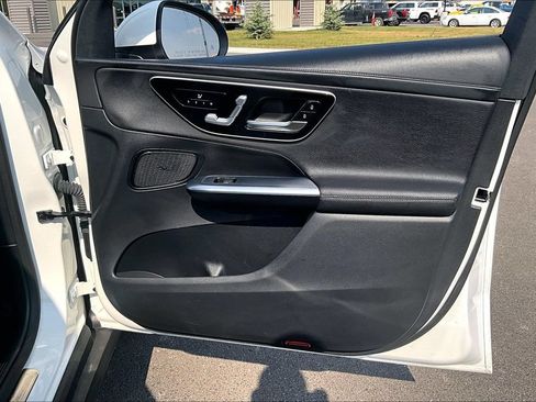 Used 2024 Mercedes-Benz GLC 300 4MATIC image 24
