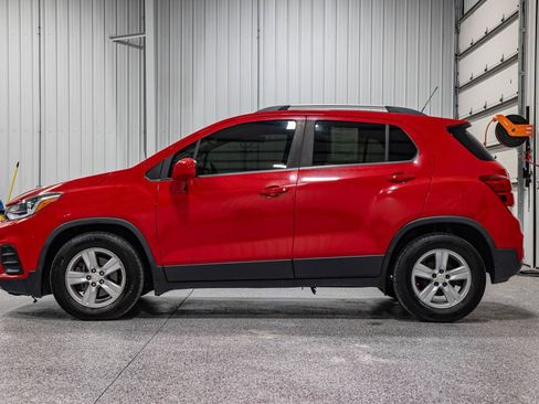Used 2017 Chevrolet Trax LT FWD image 2