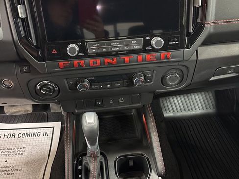 Used 2025 Nissan Frontier PRO-4X w/ Tow Package AWD/4WD image 12