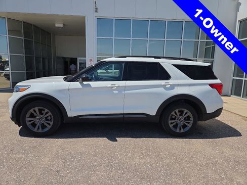 Used 2023 Ford Explorer XLT w/ Equipment Group 202A AWD/4WD image 2
