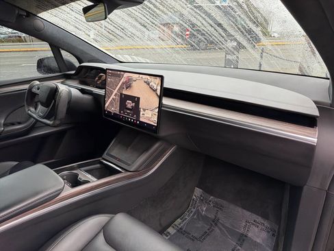 Used 2022 Tesla Model X image 18