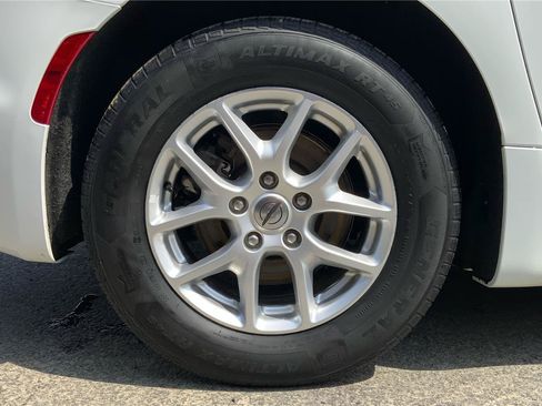 Used 2022 Chrysler Pacifica Touring-L FWD image 28
