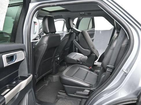 Used 2022 Ford Explorer Limited w/ Equipment Group 301A AWD/4WD image 27