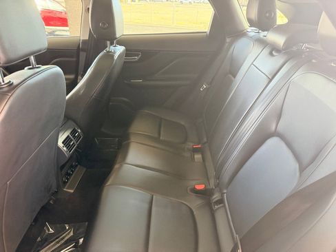 Used 2018 Jaguar F-PACE Premium image 18