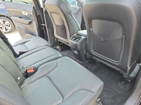 Used 2020 Volvo XC90 T6 Momentum AWD/4WD image 11