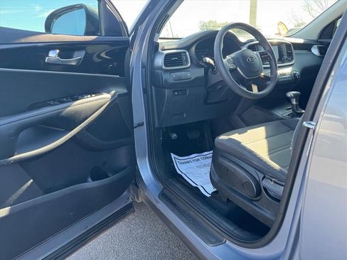 Used 2020 Kia Sorento L image 12