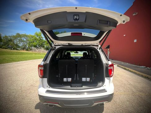 Used 2018 Ford Explorer XLT w/ Equipment Group 202A FWD image 27