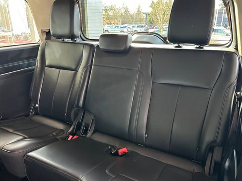 Used 2024 Ford Expedition XLT image 15