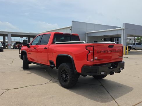 Used 2025 Chevrolet Silverado 2500 ZR2 w/ Technology Package AWD/4WD image 7