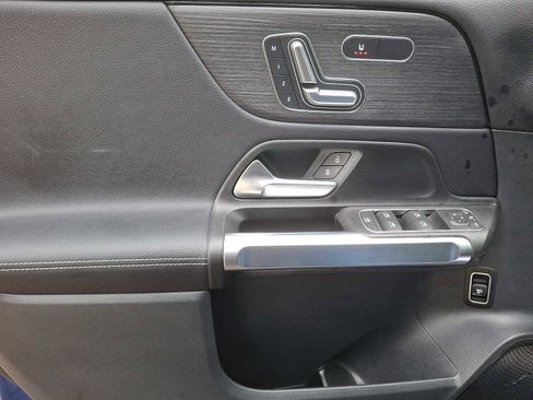 Used 2026 Mercedes-Benz GLB 250 4MATIC image 9