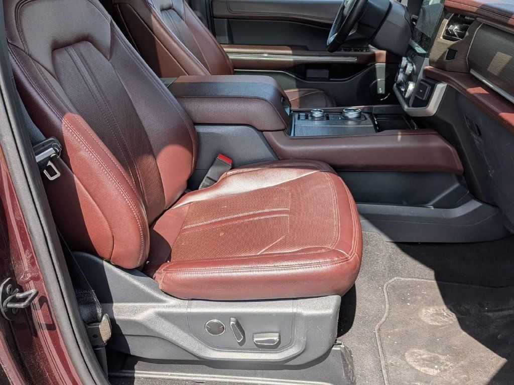 Used 2023 Ford Expedition Limited AWD/4WD image 30