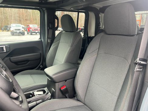 New 2026 Jeep Gladiator Sport image 17