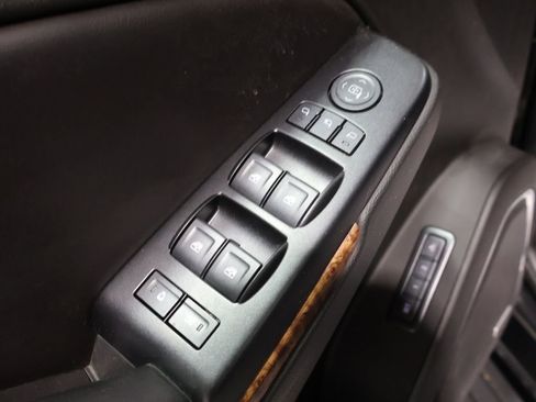 Used 2018 Chevrolet Suburban Premier image 14