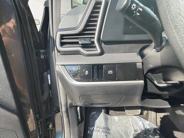 Used 2024 Kia Sportage LX FWD image 28