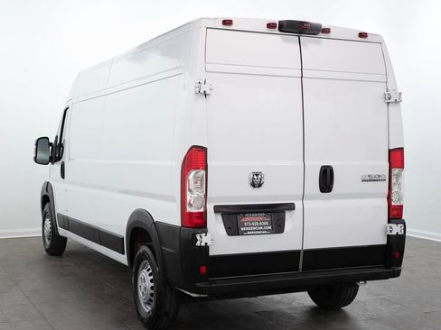 Used 2025 RAM ProMaster 2500 w/ Convenience Group FWD image 8