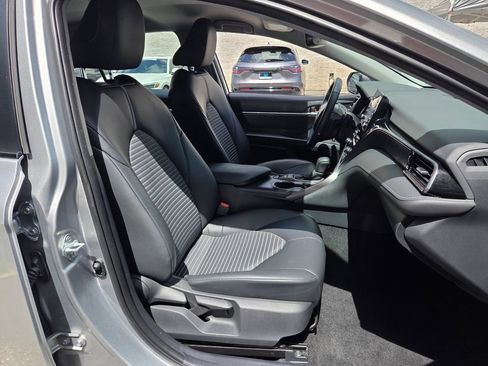 Used 2022 Toyota Camry SE w/ Convenience Package FWD image 18
