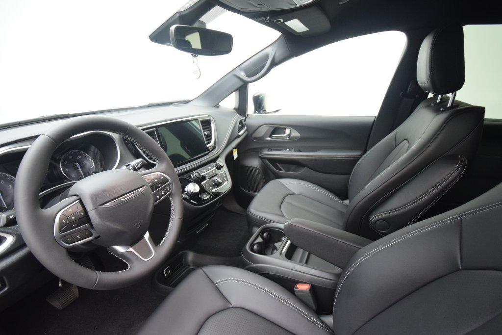 New 2027 Chrysler Pacifica Select FWD image 31