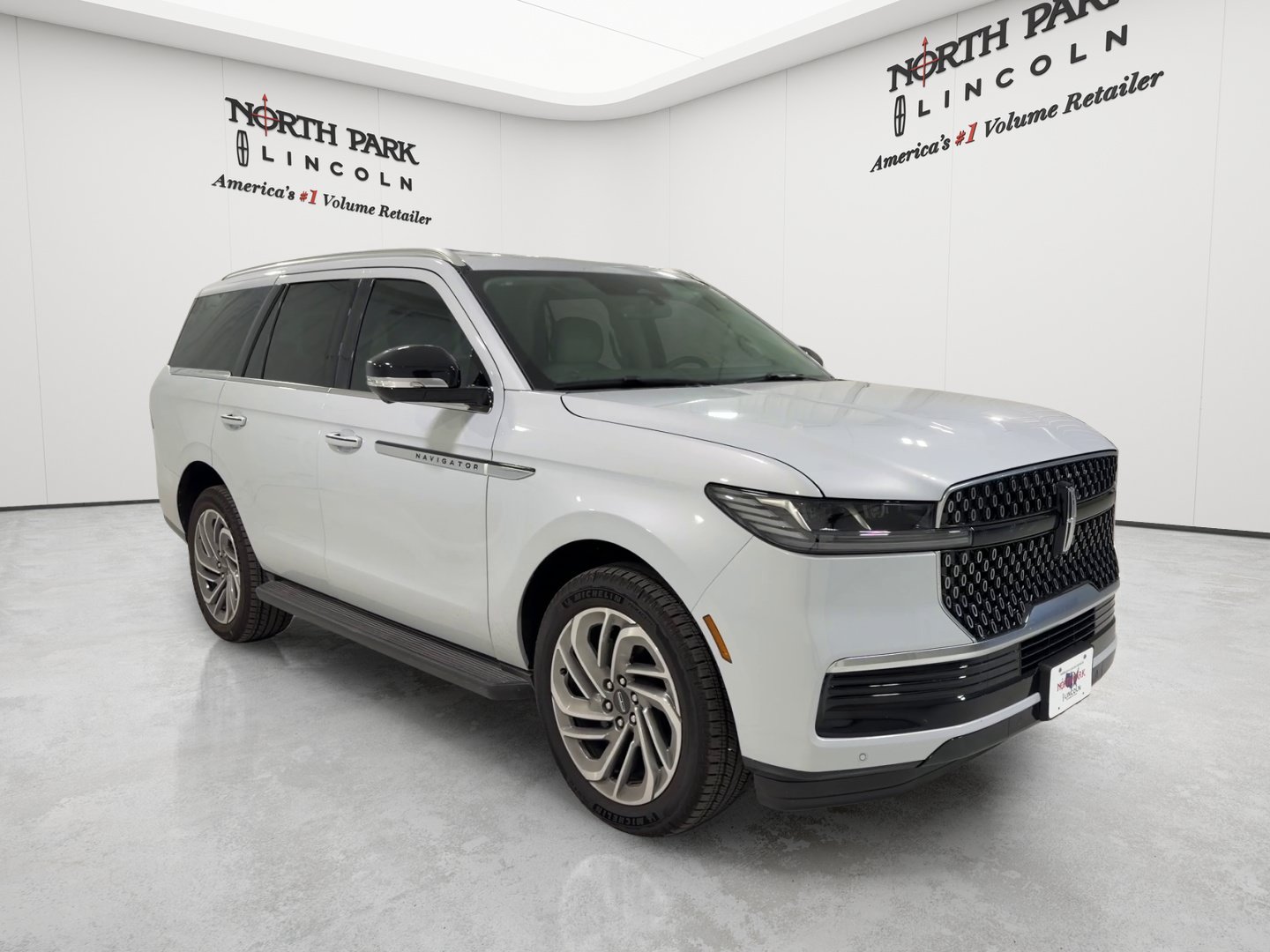 Used 2026 Lincoln Navigator Premiere AWD/4WD image 7