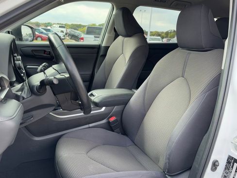 Used 2023 Toyota Highlander LE image 13
