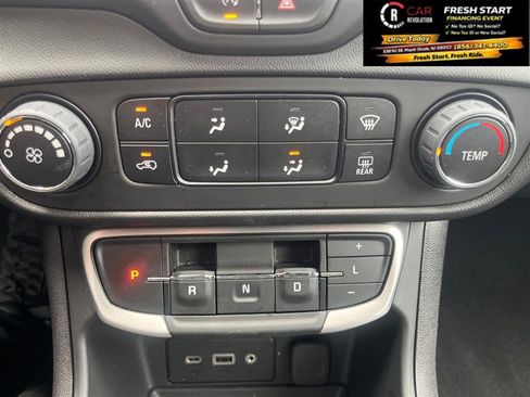 Used 2024 GMC Terrain SLE image 19