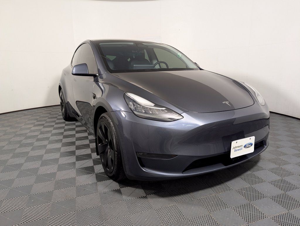 Used 2023 Tesla Model Y Long Range AWD/4WD image 1