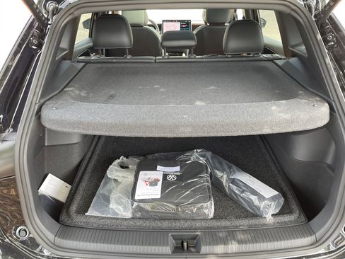 New 2026 Volkswagen Tiguan SEL R-Line AWD/4WD image 13