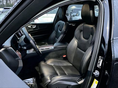 Used 2023 Volvo XC60 B5 Ultimate w/ Climate Package image 8