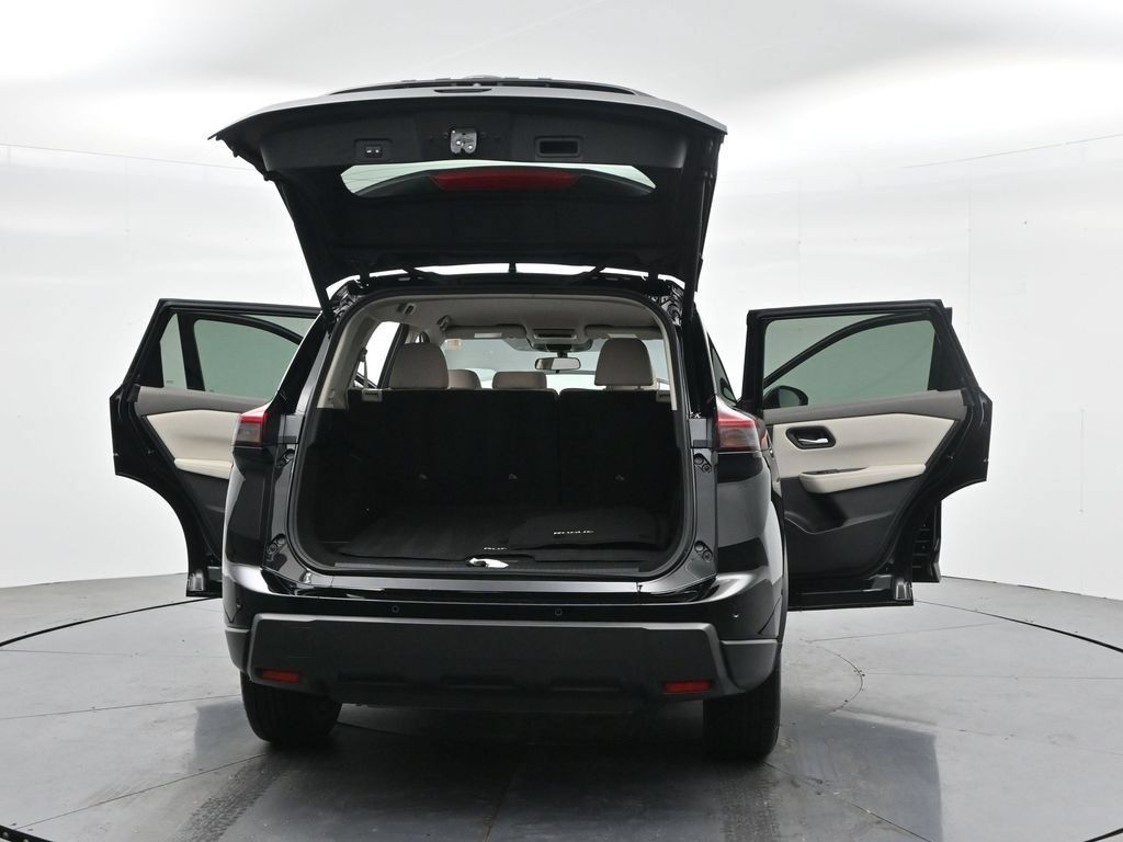 Used 2025 Nissan Rogue SV FWD image 42