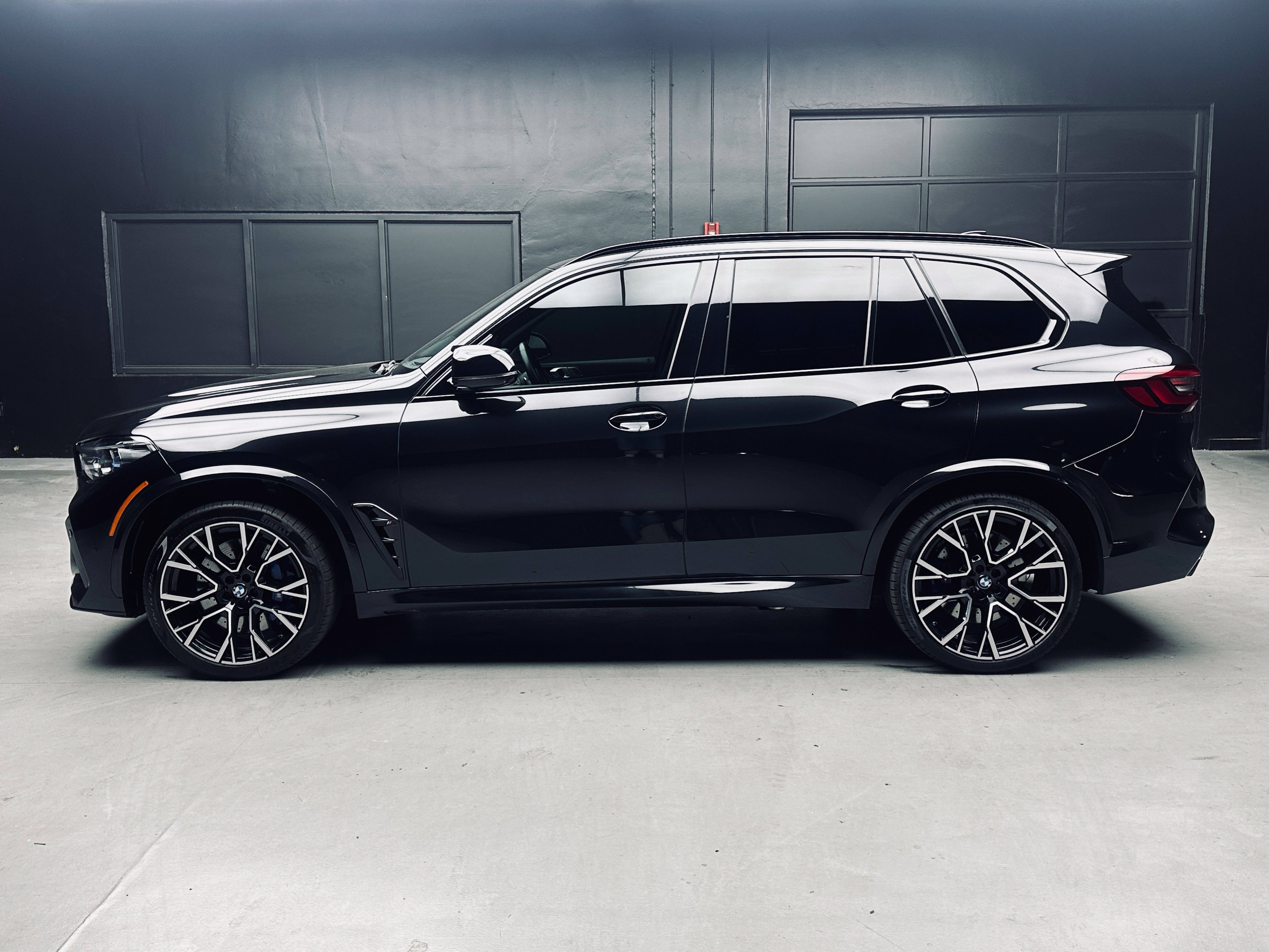 Used 2022 BMW X5 M w/ Competition Package AWD/4WD image 3