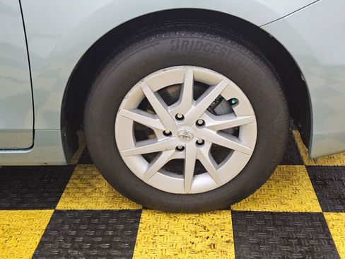 Used 2014 Toyota Prius V Three image 9