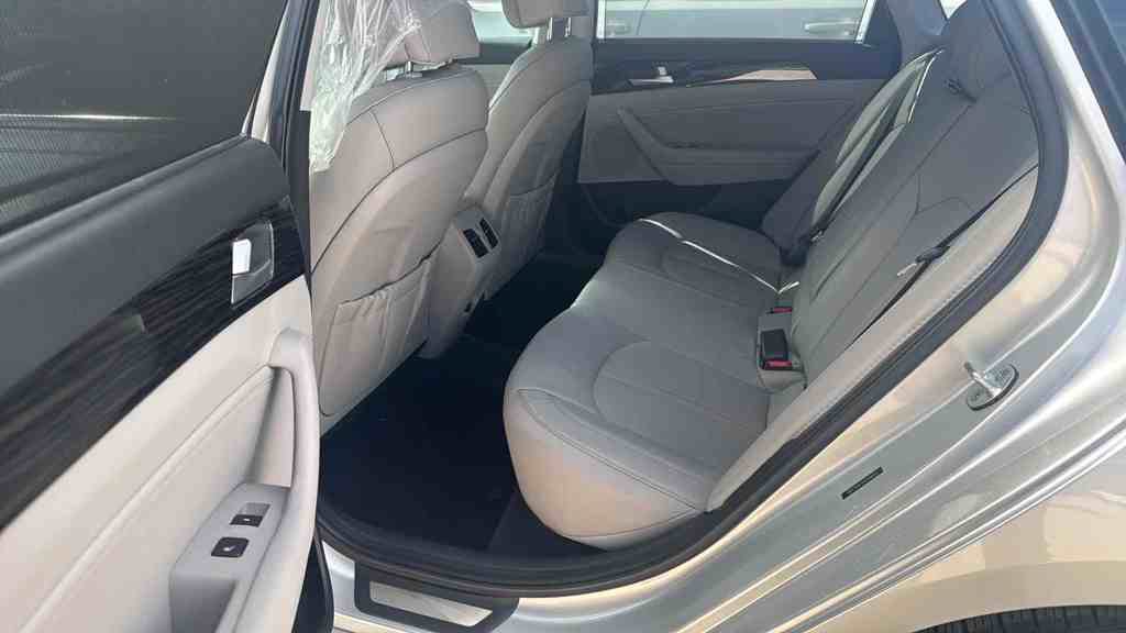 Used 2017 Hyundai Sonata Limited w/ Ultimate Package 04 FWD image 5