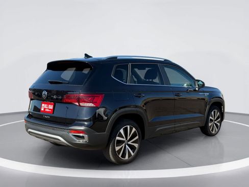 Used 2024 Volkswagen Taos SE FWD image 8