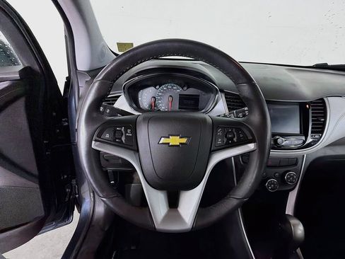 Used 2022 Chevrolet Trax LT w/ Premium Seat Package AWD/4WD image 13