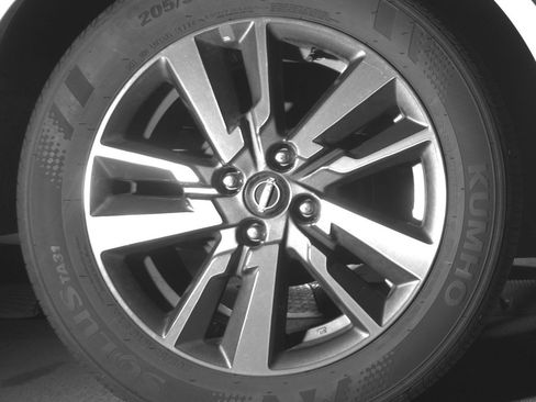 Used 2025 Nissan Versa SV image 15