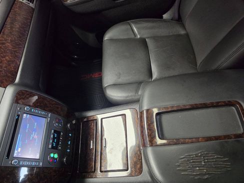 Used 2013 GMC Yukon Denali AWD/4WD image 28