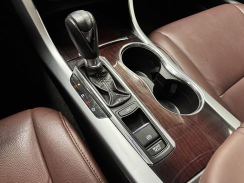 Used 2017 Acura TLX image 29
