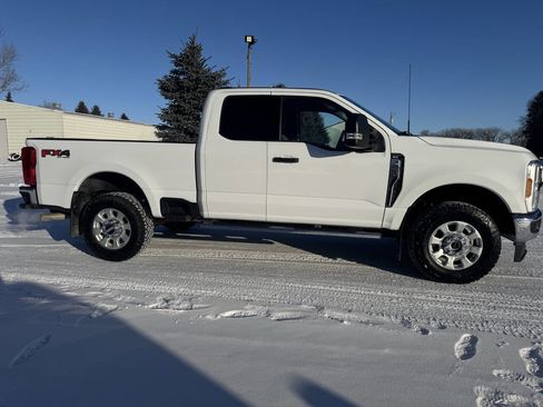 Used 2023 Ford F250 XLT w/ FX4 Off-Road Package image 11
