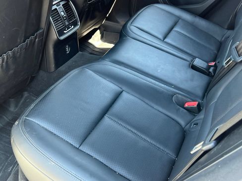 Certified 2019 Porsche Macan S AWD/4WD image 18