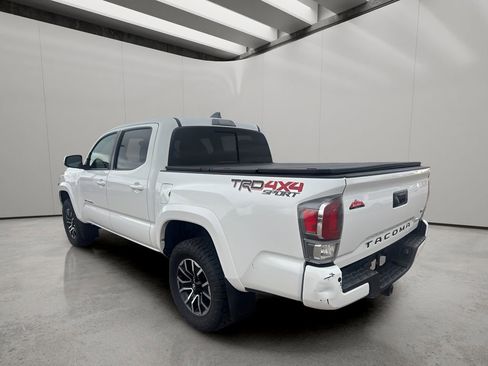Used 2022 Toyota Tacoma TRD Sport w/ Technology Package image 3