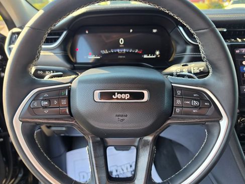 Used 2023 Jeep Grand Cherokee L Limited AWD/4WD image 16