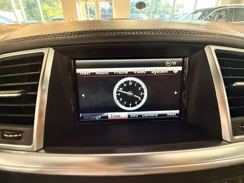 Used 2013 Mercedes-Benz GL 550 4MATIC w/ On/Off-Road Pkg image 24