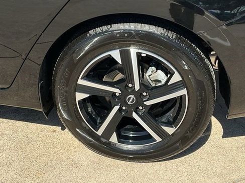Used 2025 Nissan Sentra SV FWD image 5