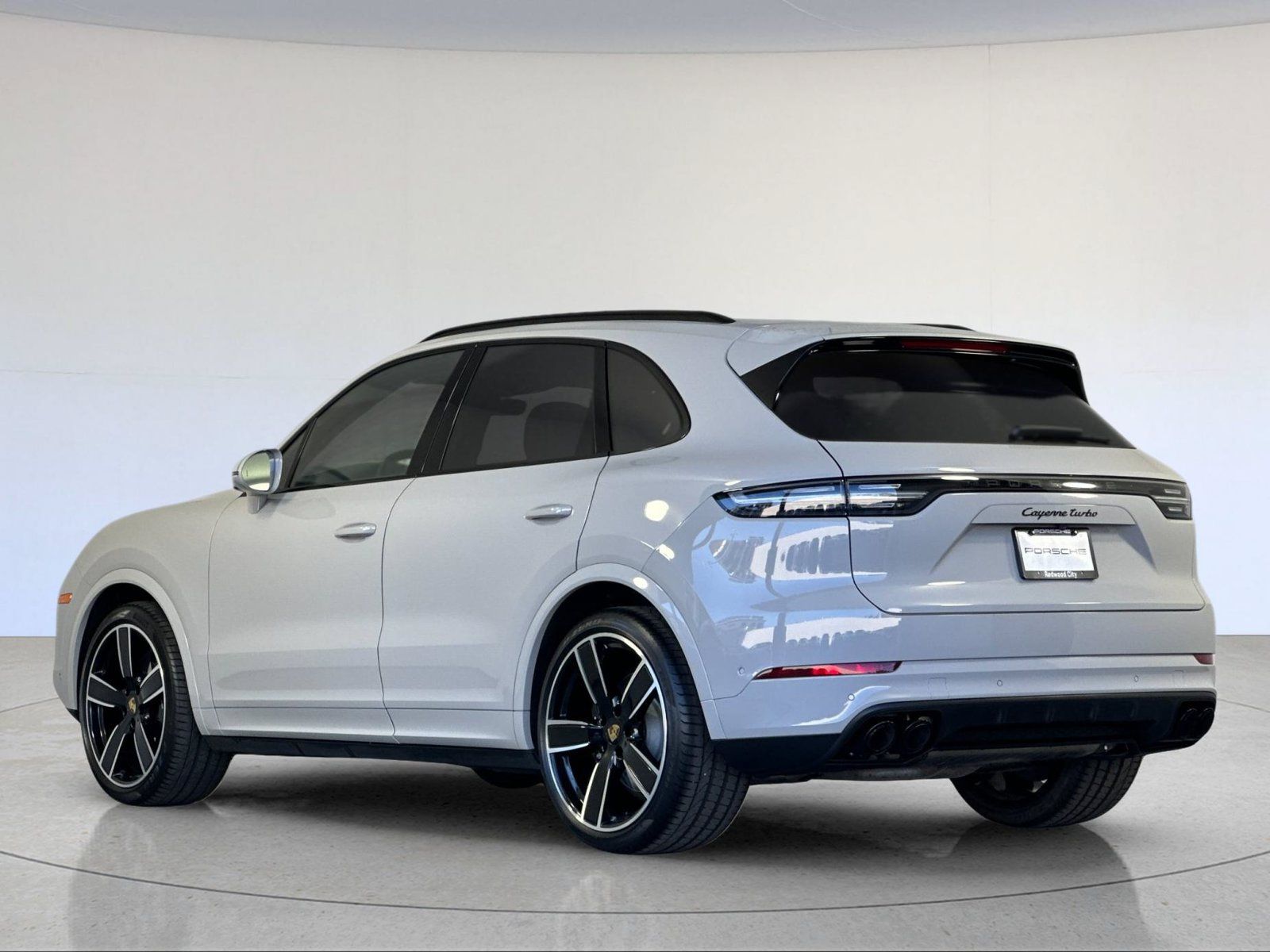 Certified 2022 Porsche Cayenne Turbo AWD/4WD image 3