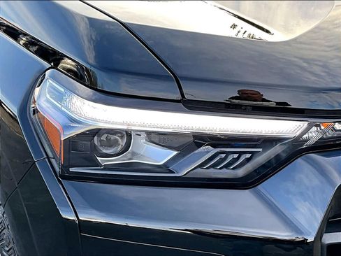 Used 2023 Chevrolet Colorado Z71 w/ Z71 Convenience Package 2 image 34