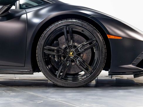 Used 2021 Lamborghini Huracan EVO RWD image 24