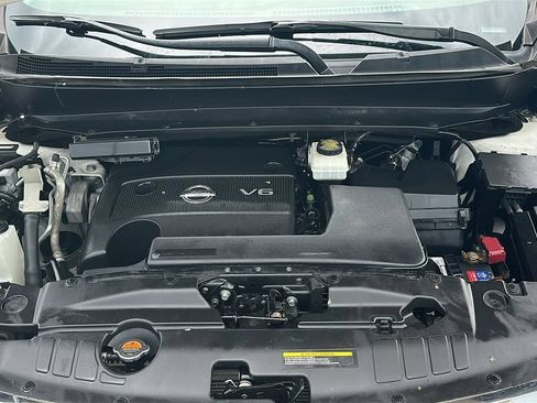 Used 2014 Nissan Pathfinder Platinum w/ Platinum Premium Package FWD image 3