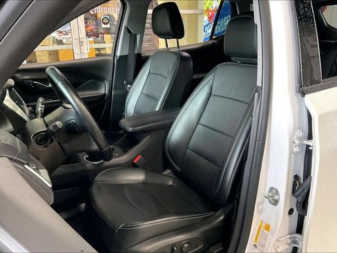 Used 2024 GMC Terrain SLT AWD/4WD image 3
