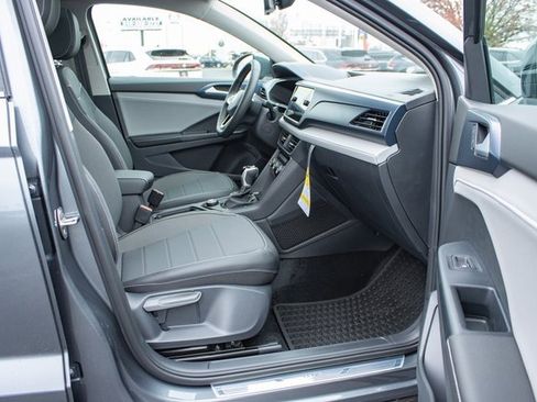 Used 2024 Volkswagen Taos SE image 27