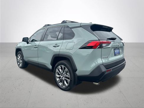 Used 2022 Toyota RAV4 XLE Premium AWD/4WD image 9