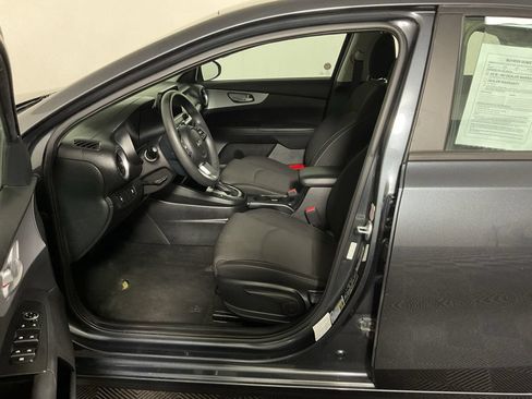 Used 2023 Kia Forte LXS FWD image 19